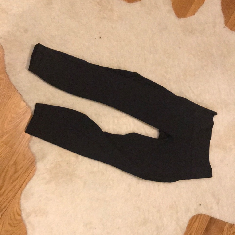 Brand new fitted lululemon crops with lace detail